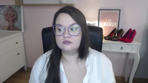 Holly online show from February 2026 07:15:01 AM