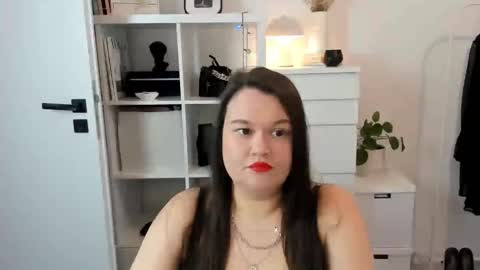 Holly online show from February 2026 07:07:02 AM