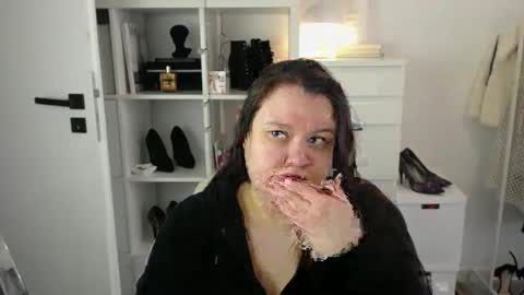 Holly online show from March 2026 07:14:02 AM