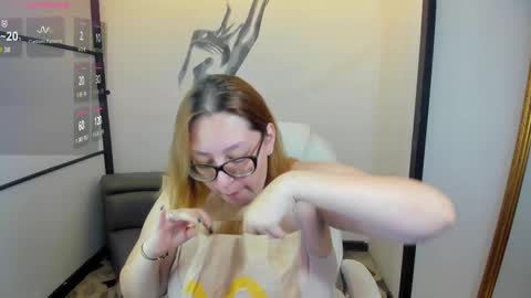 Anni online show from February 2025 11:11:02 PM