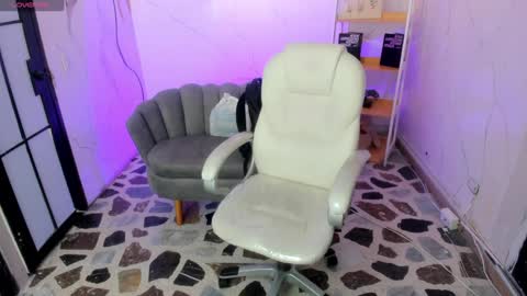 Anni online show from September 2025 01:15:02 PM