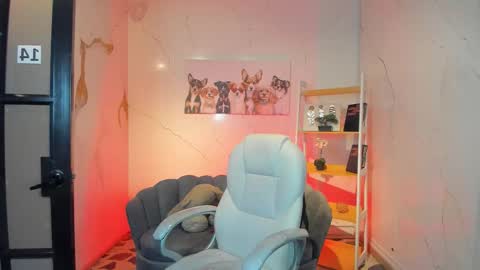 Anni online show from November 2025 09:14:02 PM