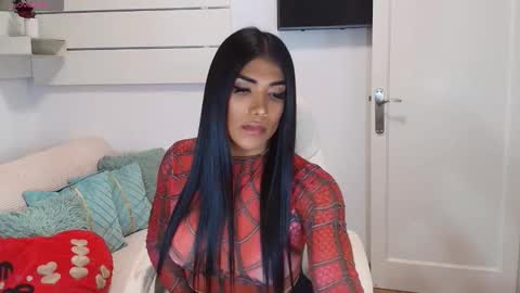 Nicolle Bustamante online show from October 2025 02:43:02 AM