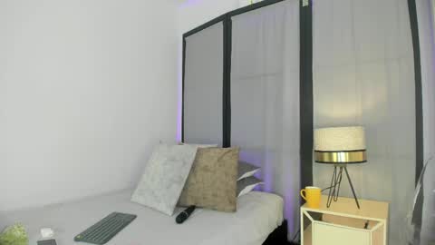 Niicole online show from April 2026 07:58:02 PM