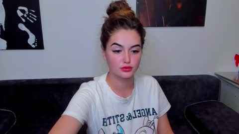 Nika online show from September 2025 03:24:02 PM