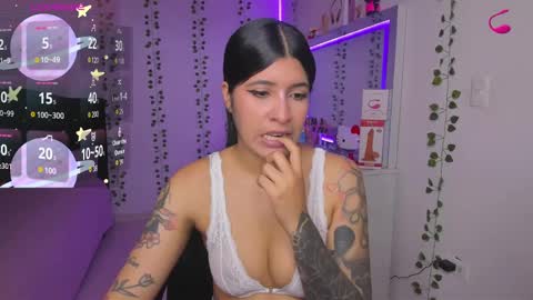 Snapshot of nikibryce_ chatting on November 2025 08:10:01 PM Niki online show from November 2025 08:10:01 PM