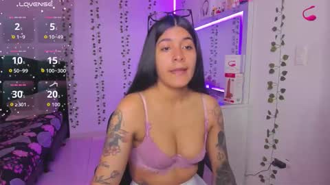 Snapshot of nikibryce_ chatting on November 2025 04:18:02 PM Niki online show from November 2025 04:18:02 PM