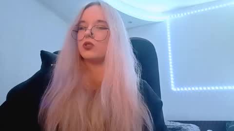 Snapshot of nikitamobbs chatting on November 2025 10:14:02 AM Trax online show from November 2025 10:14:02 AM