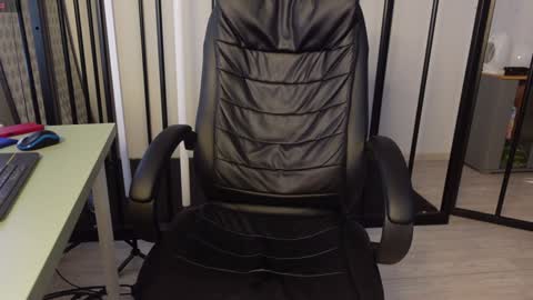 Snapshot of nikki_hard chatting on December 2024 09:46:01 AM nikki online show from December 2024 09:46:01 AM