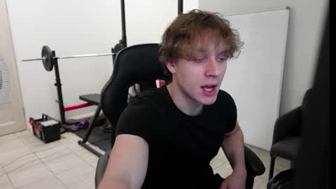 Snapshot of nikki_hard chatting on December 2025 02:33:01 PM nikki online show from December 2025 02:33:01 PM