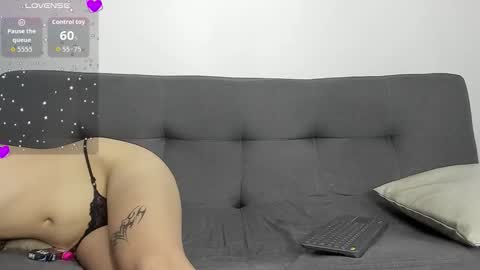 Snapshot of nikki_uwu chatting on December 2025 08:06:02 PM nikki_uwu online show from December 2025 08:06:02 PM