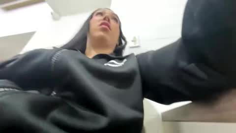 Nikki  online show from November 2025 03:05:01 AM