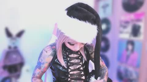 Snapshot of nikkiramone chatting on December 2025 11:28:02 AM Nikki Ramone online show from December 2025 11:28:02 AM