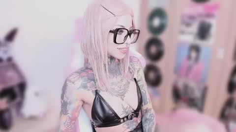 Snapshot of nikkiramone chatting on January 2026 11:25:01 AM Nikki Ramone online show from January 2026 11:25:01 AM