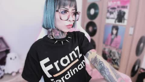 Nikki Ramone   online show from April 2026 01:41:01 PM