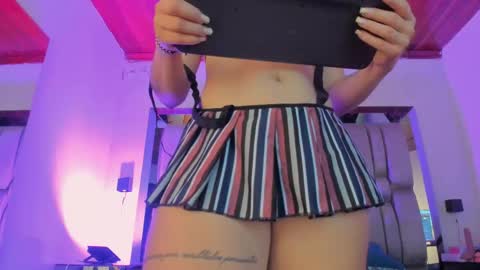 Snapshot of nikkysmiith chatting on May 2026 11:30:02 AM online show from May 2026 11:30:02 AM