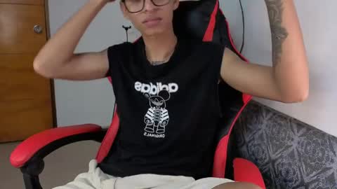 niklaus_wolf online show from April 2026 05:27:02 AM