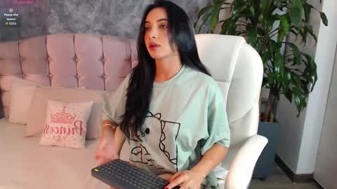 Snapshot of niko_robin04 chatting on January 2026 12:59:02 AM Niko Robin online show from January 2026 12:59:02 AM