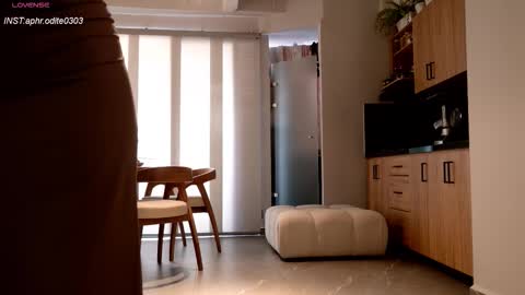 Snapshot of nikol_je chatting on September 2025 09:08:02 PM Nicole cam online show from September 2025 09:08:02 PM