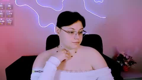 Snapshot of nikol_kitt chatting on June 2026 06:32:02 PM Little Niko Help me reach my goals online show from June 2026 06:32:02 PM