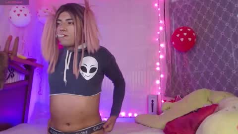 Snapshot of nikol_twink chatting on February 2026 01:51:02 PM Nicol online show from February 2026 01:51:02 PM