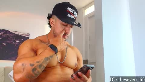 Niko online show from November 2025 06:06:02 PM