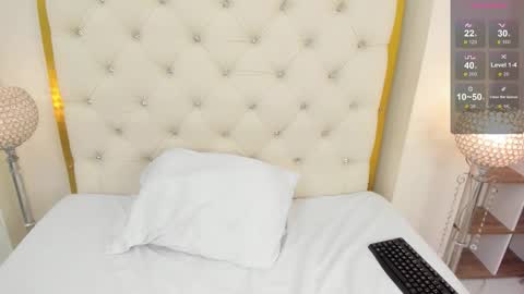   Nikol Karter   online show from February 2026 12:31:01 PM