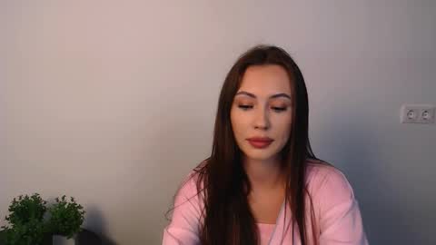 nikonara_ online show from October 2025 12:05:02 PM