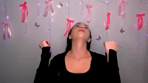 nikonara_ online show from April 2026 12:39:01 PM