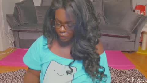 Snapshot of nikryptic chatting on November 2025 08:39:02 AM Nikole online show from November 2025 08:39:02 AM