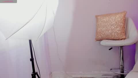 Snapshot of niky_love21 chatting on October 2025 10:20:02 PM NIKY online show from October 2025 10:20:02 PM