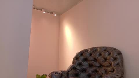  NIKY SMIT  online show from February 2025 11:42:02 AM