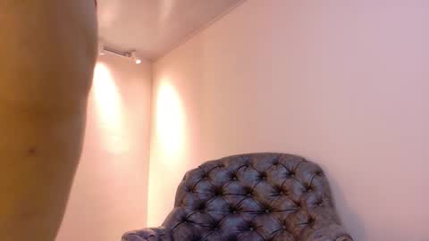  NIKY SMIT  online show from October 2025 10:34:02 AM