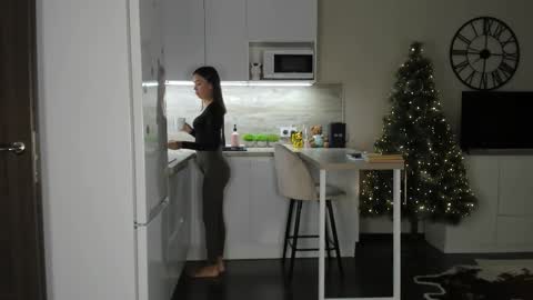 Bella online show from December 2025 01:12:02 AM