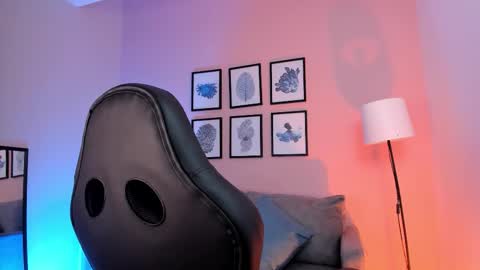 Nina online show from September 2025 09:05:02 PM