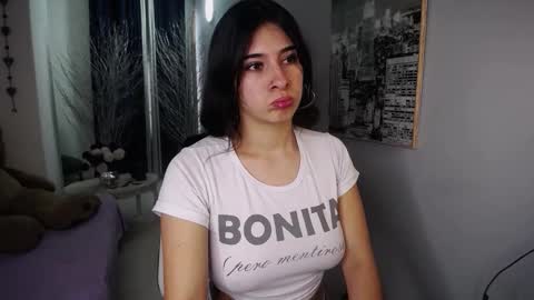 Snapshot of nina_smalls chatting on November 2025 12:27:01 PM Nina online show from November 2025 12:27:01 PM