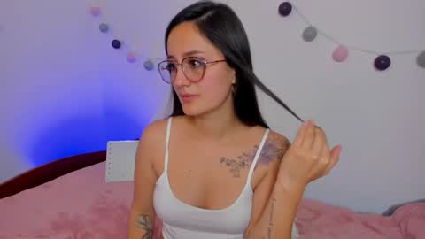 Nina online show from October 2025 10:41:02 PM