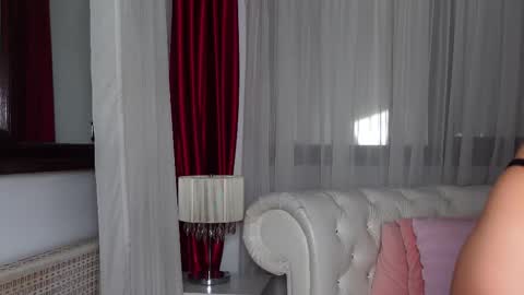 Snapshot of ninacrystal chatting on February 2025 12:14:02 PM NinaCrystal online show from February 2025 12:14:02 PM