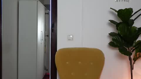 Snapshot of ninacrystal chatting on September 2025 06:02:01 AM NinaCrystal online show from September 2025 06:02:01 AM