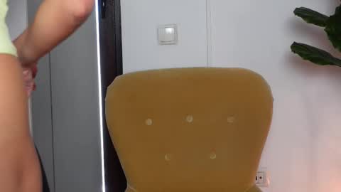 Snapshot of ninacrystal chatting on October 2025 09:02:02 AM NinaCrystal online show from October 2025 09:02:02 AM