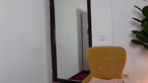 Snapshot of ninacrystal chatting on November 2025 10:25:02 AM NinaCrystal online show from November 2025 10:25:02 AM