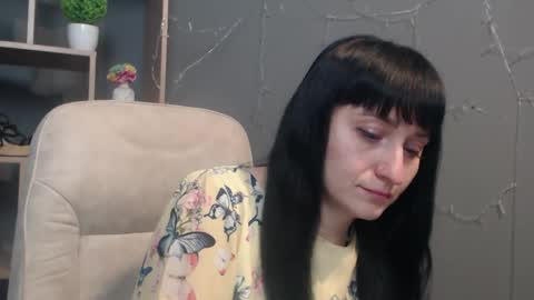 ninaflawlees online show from November 2025 01:14:02 PM