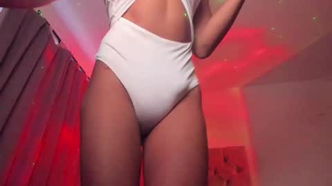 Snapshot of ninonbeart chatting on November 2025 11:31:02 AM Ninon Beart online show from November 2025 11:31:02 AM