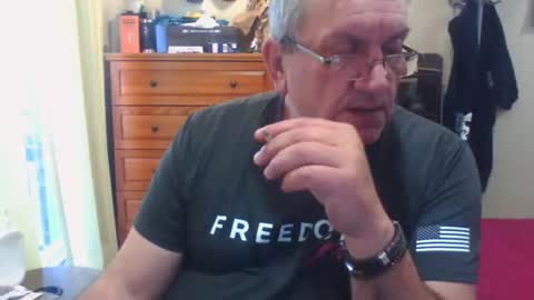 Dennis online show from November 2025 08:11:01 PM