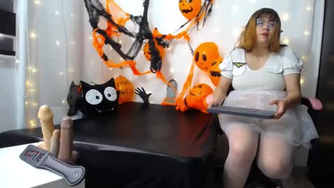 Niuk online show from October 2025 04:55:01 PM