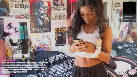 Snapshot of niviawolfe chatting on December 2024 05:11:01 PM NIVIA WOLFE online show from December 2024 05:11:01 PM