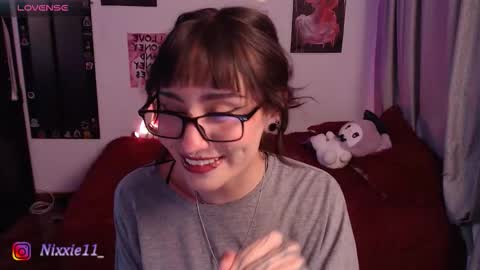 Nixxie  online show from November 2025 01:39:01 AM