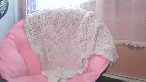 Snapshot of no_facequeen chatting on December 2025 03:32:02 PM Leah online show from December 2025 03:32:02 PM