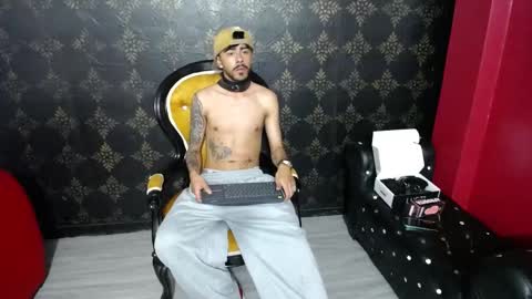 noaah77 online show from December 2024 07:56:02 PM