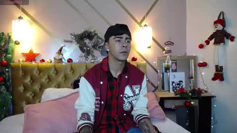 noaah77 online show from December 2024 12:52:02 PM